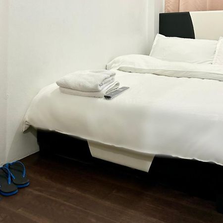Private Room With Ac And Fan At Ekg Manila House Rental Esterno foto