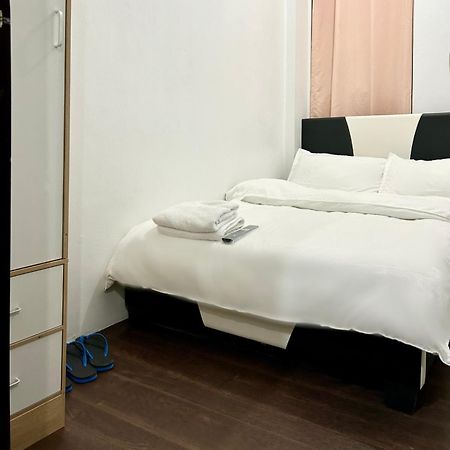 Private Room With Ac And Fan At Ekg Manila House Rental Esterno foto