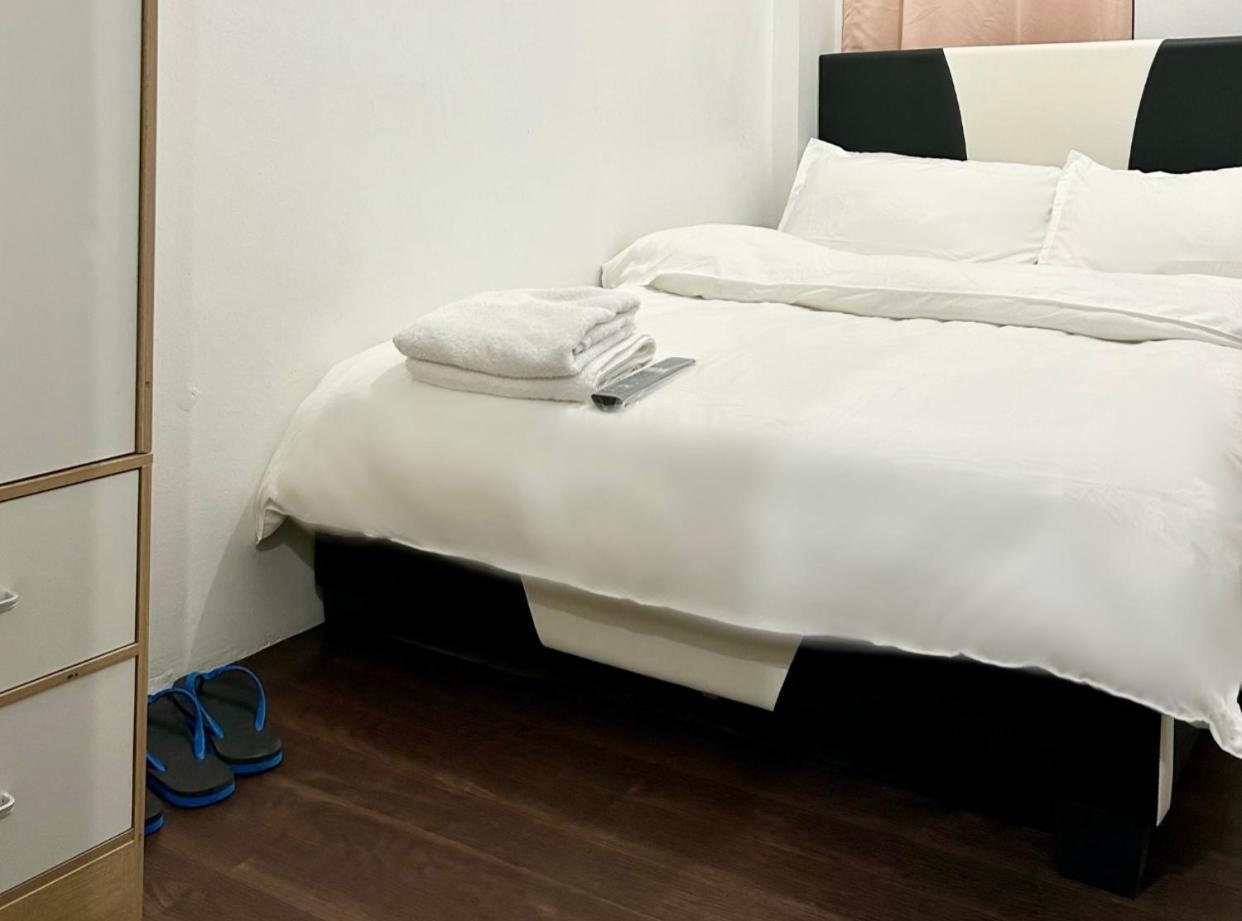 Private Room With Ac And Fan At Ekg Manila House Rental Esterno foto
