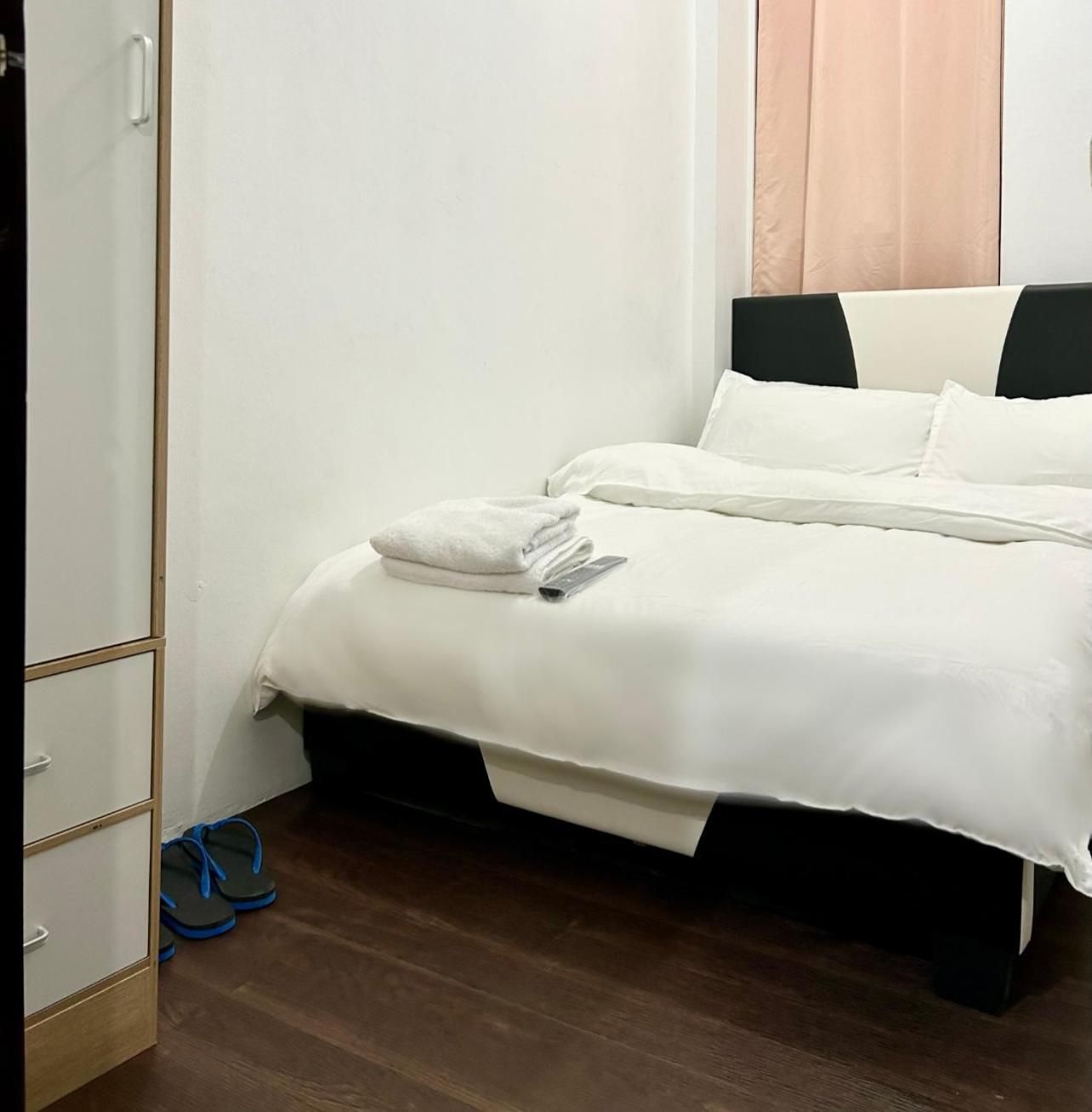 Private Room With Ac And Fan At Ekg Manila House Rental Esterno foto
